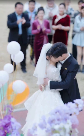 离婚后，陆总舔狗上身帮我提鞋（86集）白野 (2025)-多米联创